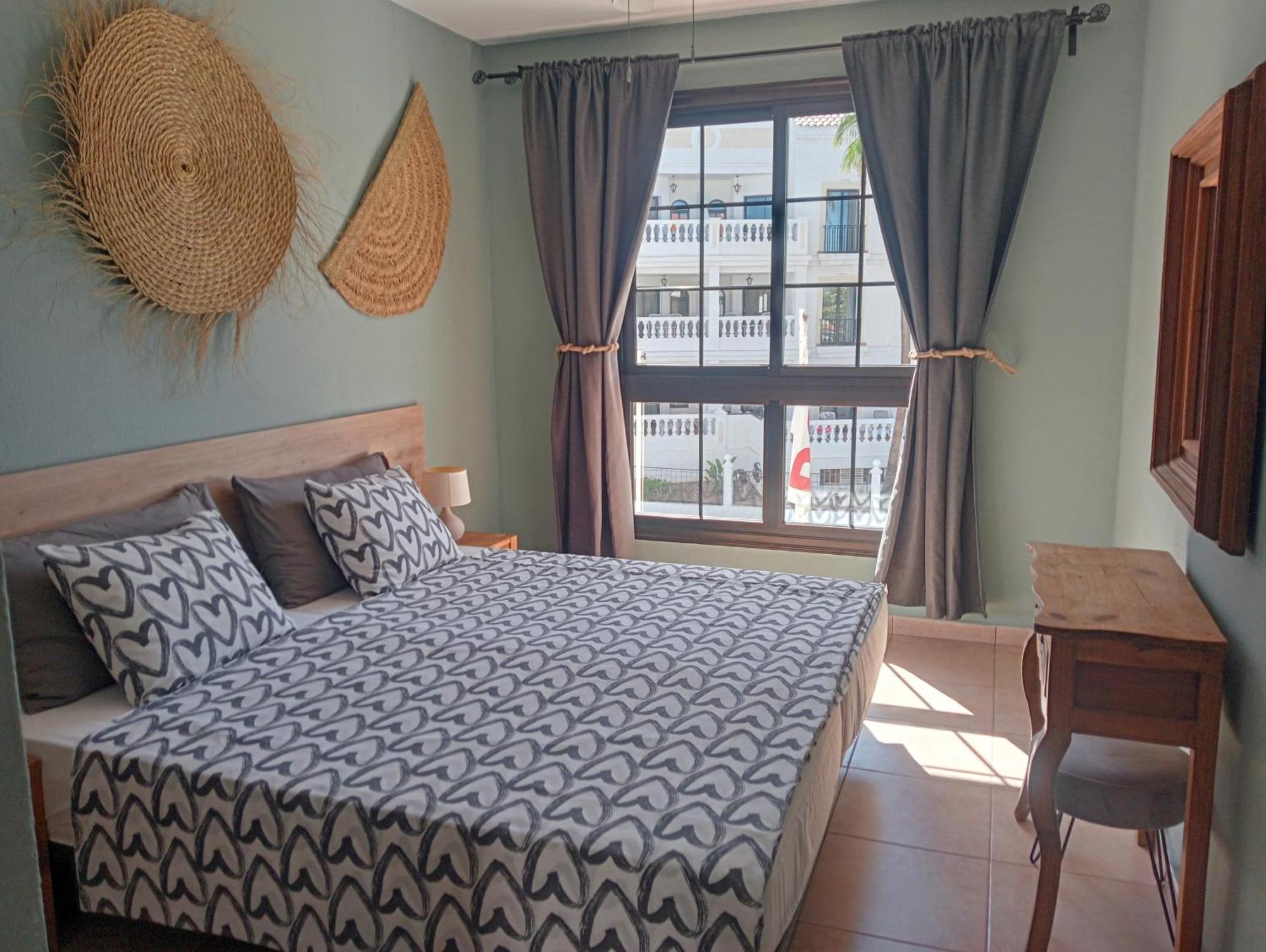Greatly Located Apartment With Heated Pool, Los Cristianos Los Cristianos  Eksteriør billede