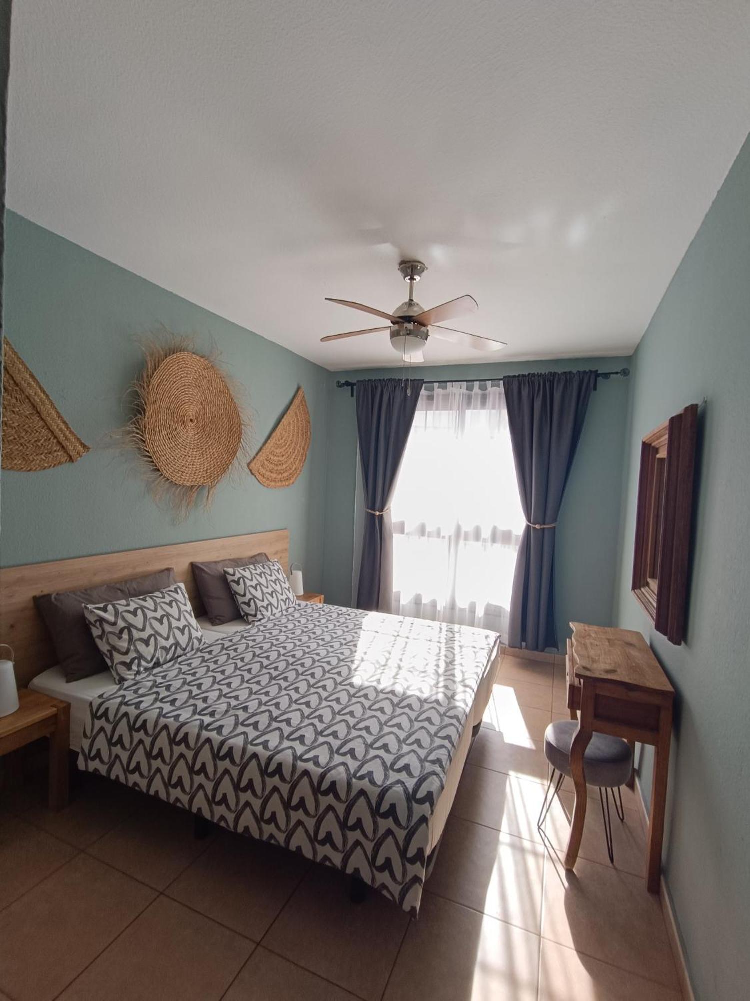 Greatly Located Apartment With Heated Pool, Los Cristianos Los Cristianos  Eksteriør billede
