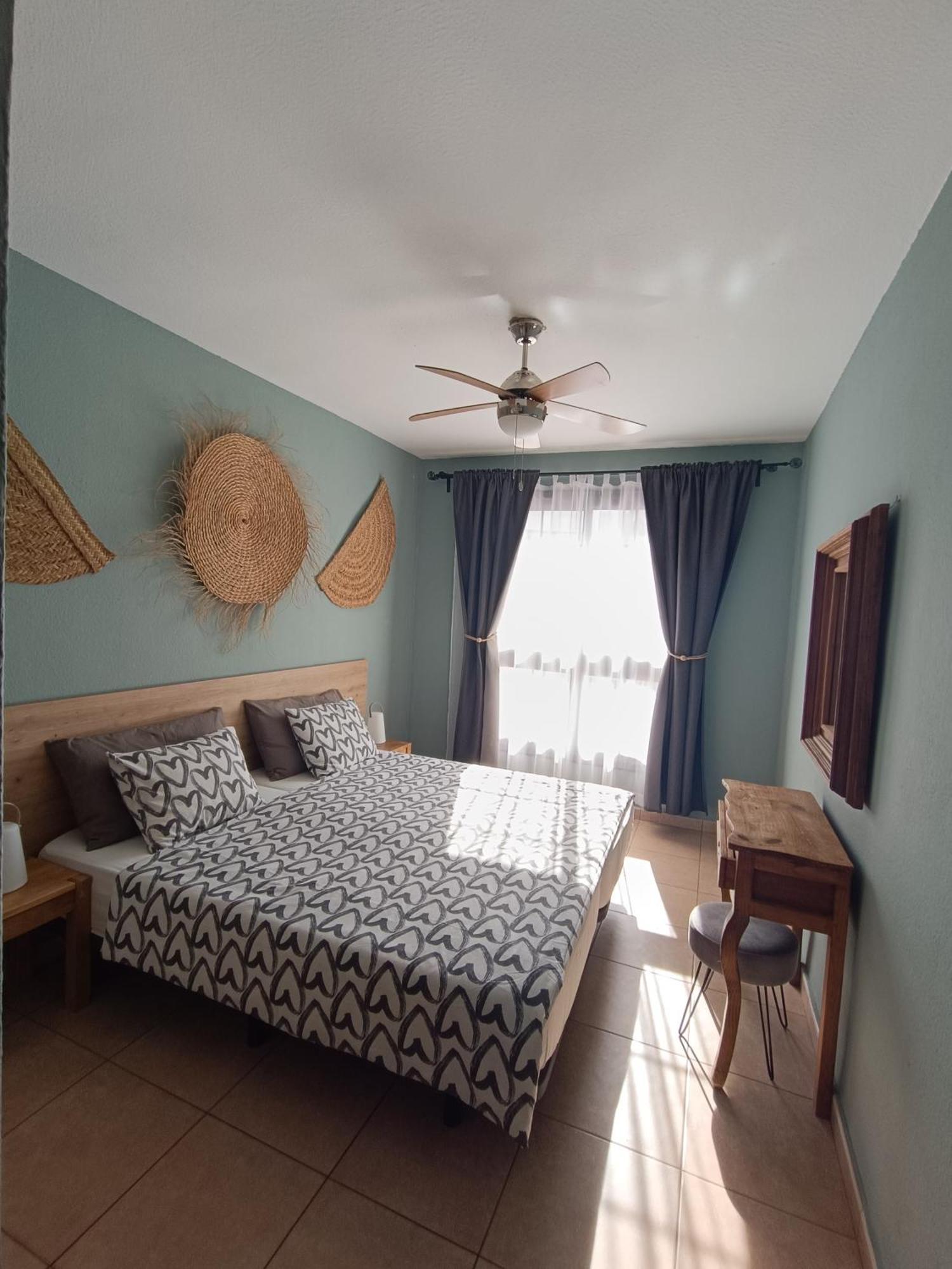 Greatly Located Apartment With Heated Pool, Los Cristianos Los Cristianos  Eksteriør billede